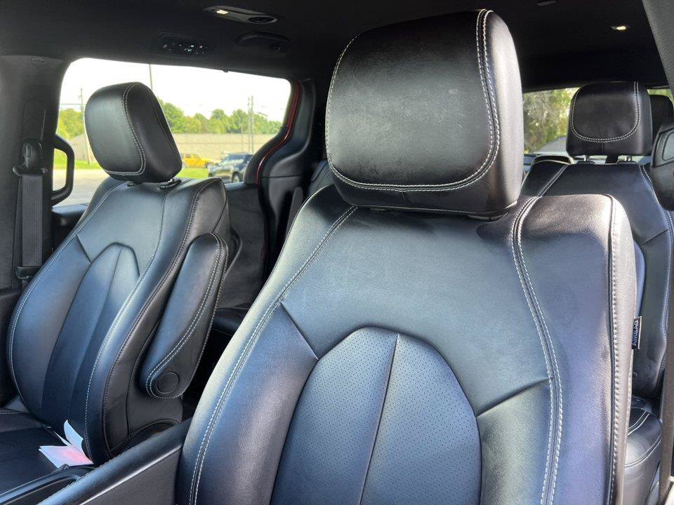 Used 2026 Chrysler Pacifica Select FWD image 13