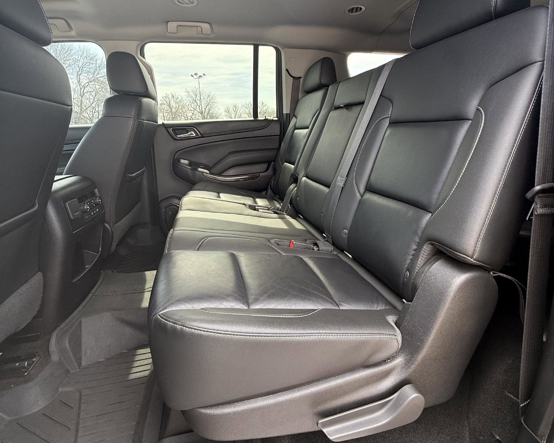 Used 2018 Chevrolet Suburban LT w/ LT Signature Package image 7