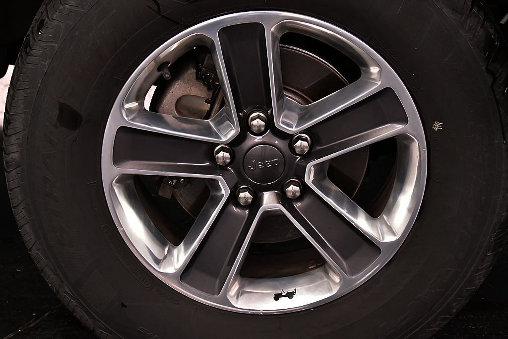 Used 2019 Jeep Wrangler Unlimited Sahara AWD/4WD image 9