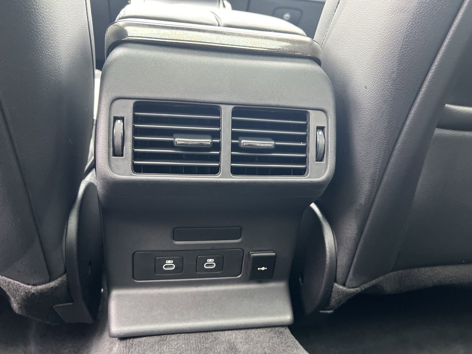 New 2025 Land Rover Range Rover Velar Dynamic SE image 28