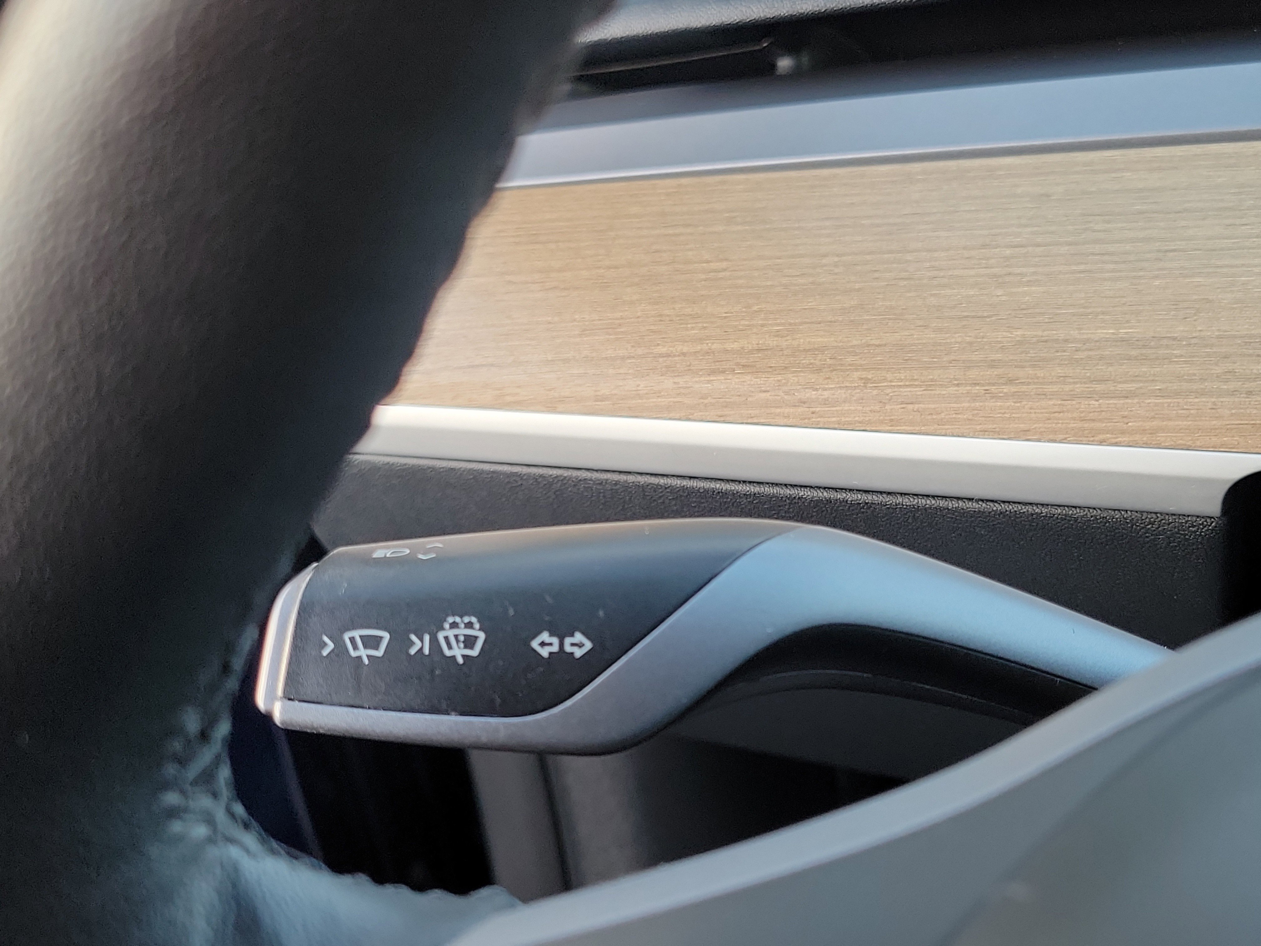 Used 2023 Tesla Model Y Performance AWD/4WD image 10