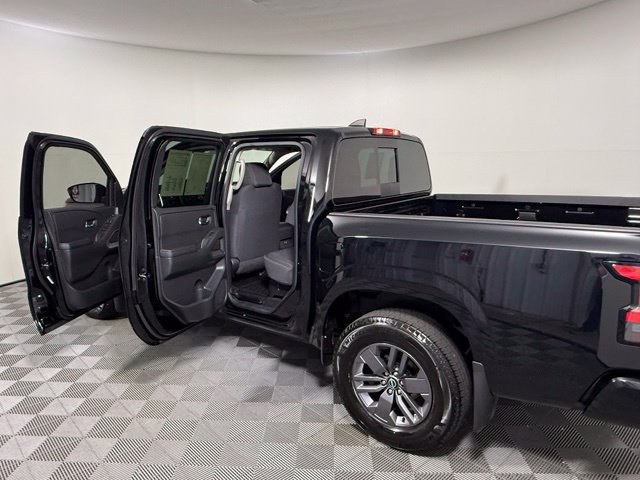 Used 2025 Nissan Frontier SV RWD image 6