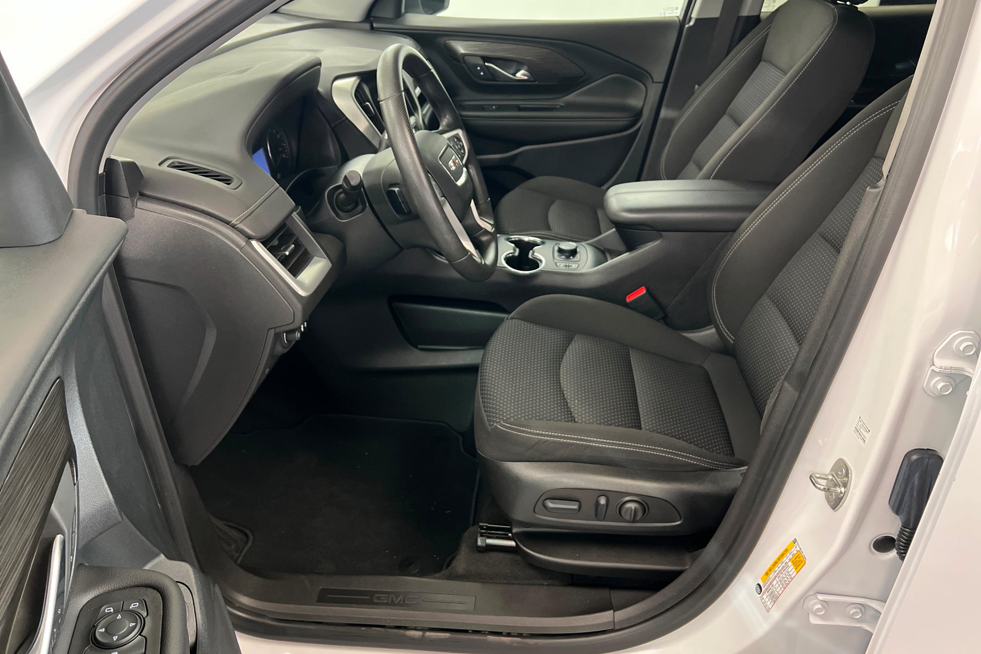 Used 2023 GMC Terrain SLE w/ Driver Convenience Package FWD image 18