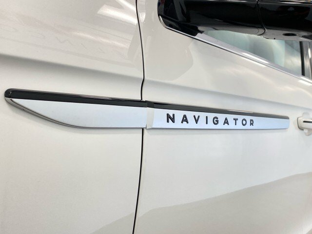 New 2026 Lincoln Navigator L Reserve AWD/4WD image 18