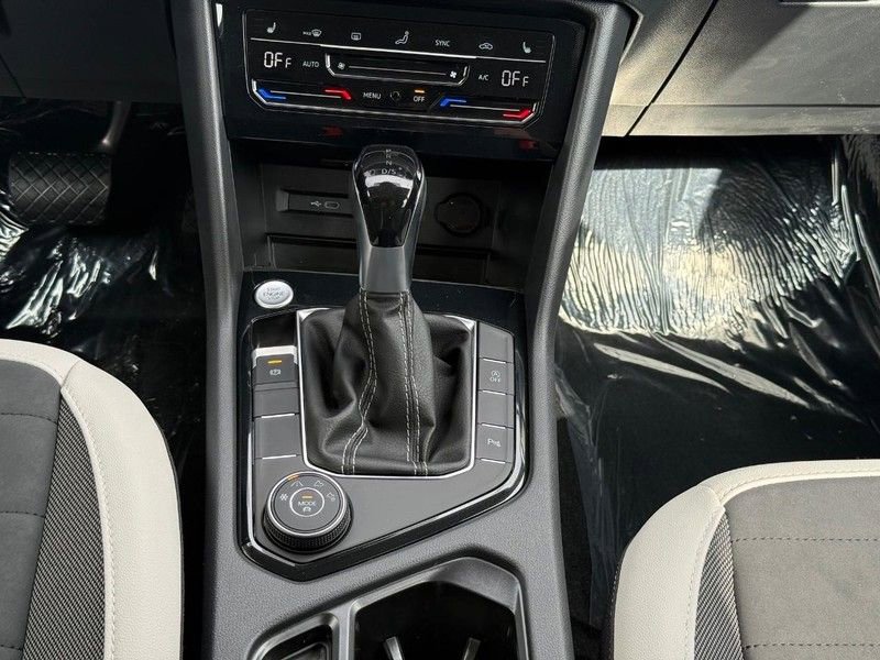 New 2026 Volkswagen Taos SE AWD/4WD image 8