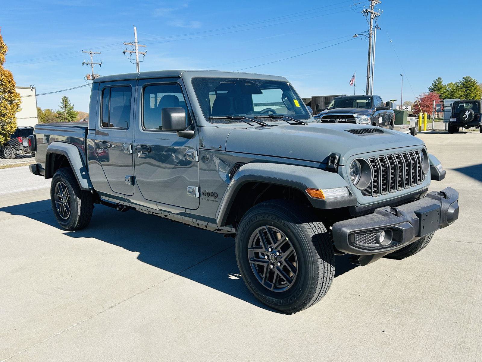 New 2026 Jeep Gladiator Sport AWD/4WD image 2
