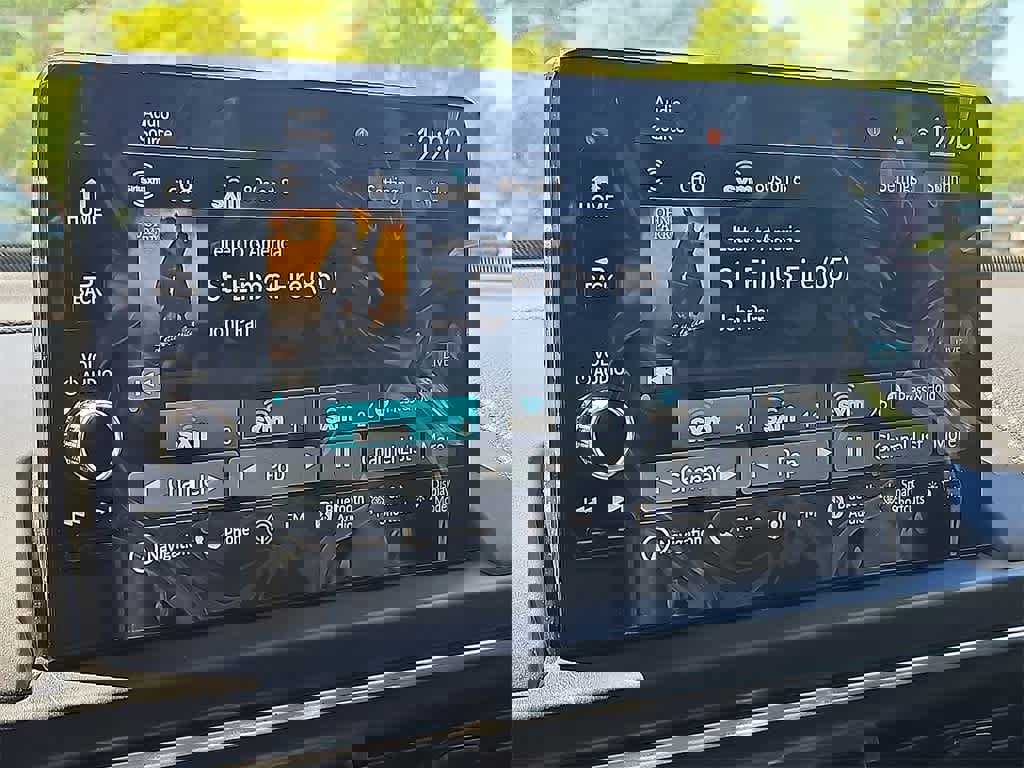 New 2025 Honda Pilot Touring image 14