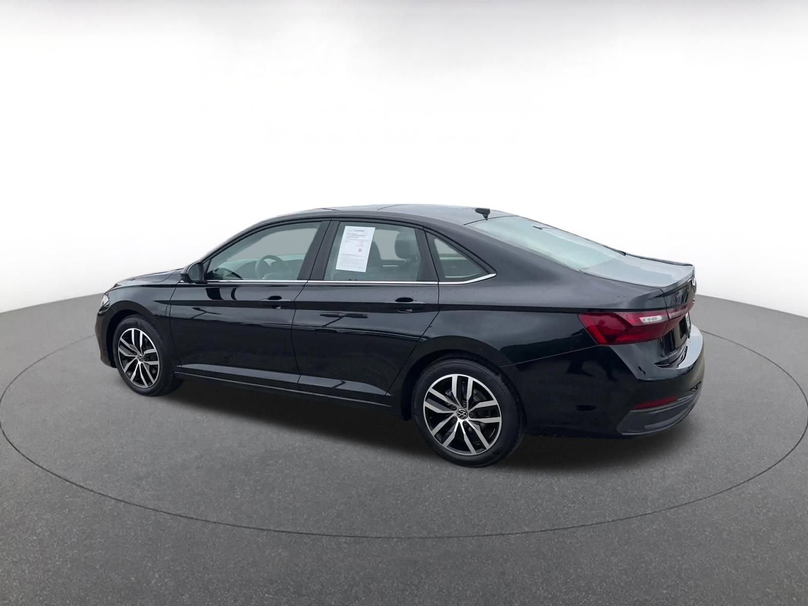 Used 2025 Volkswagen Jetta SE image 10