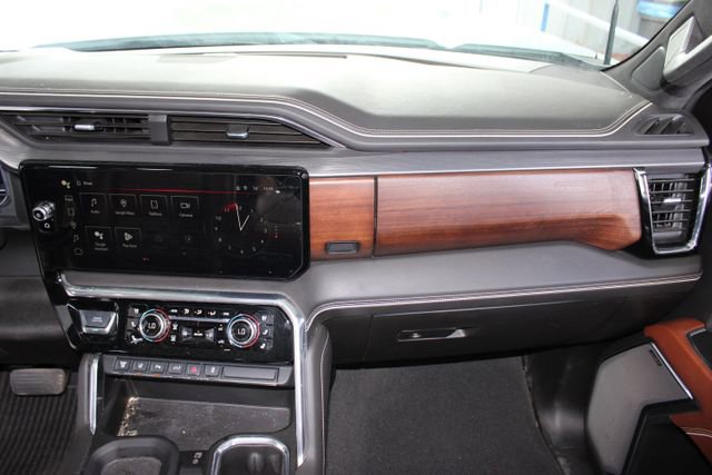 Used 2024 GMC Sierra 3500 Denali Ultimate AWD/4WD image 25