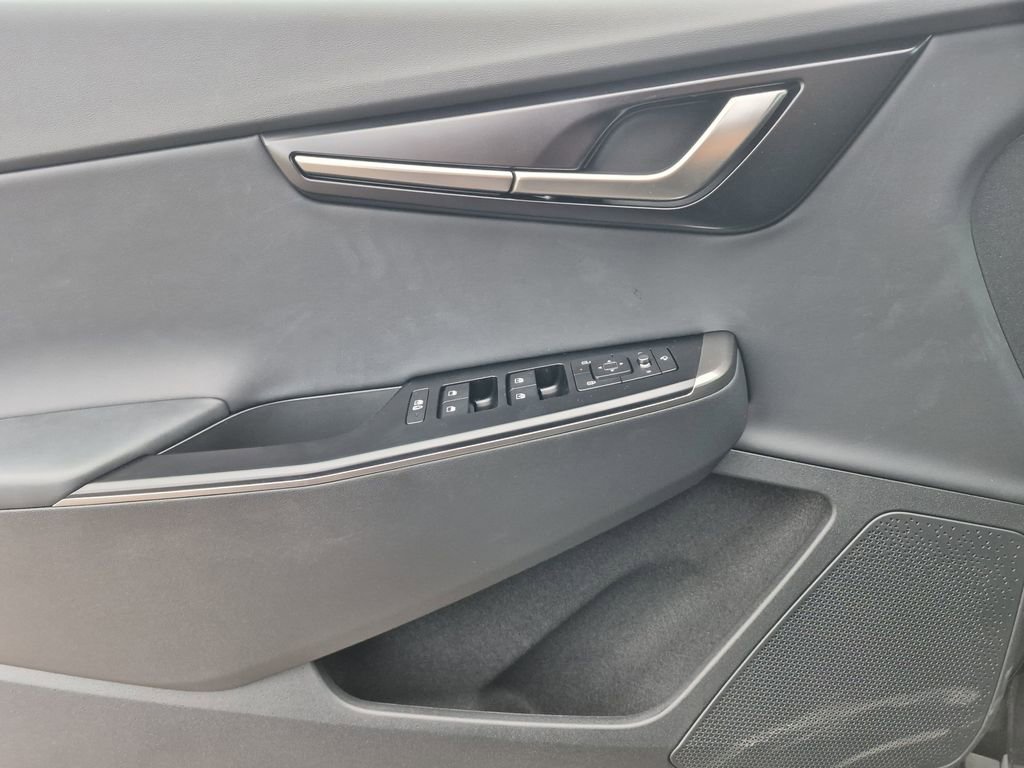 New 2025 Kia EV6 Light w/ Light LR Technology Package image 6