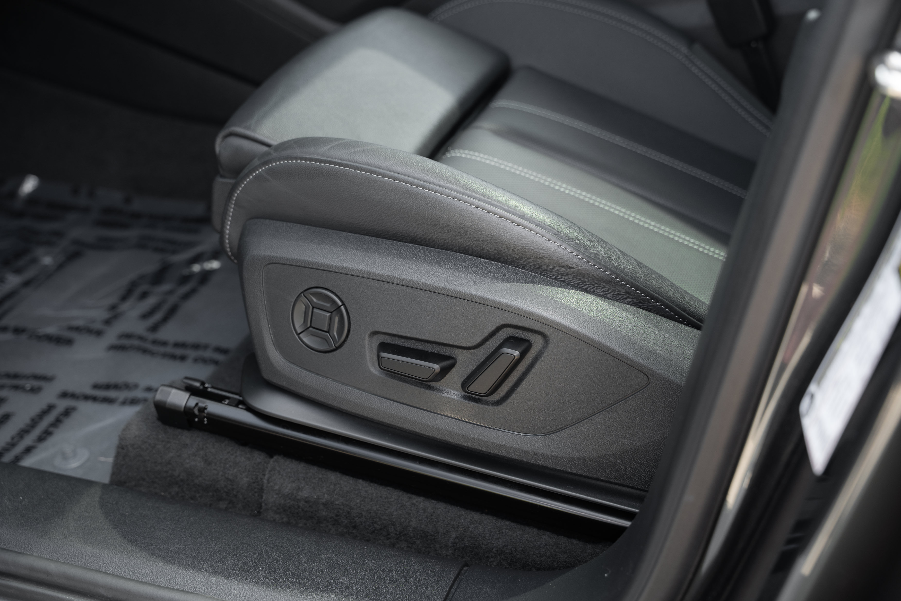 Certified 2025 Audi Q6 e-tron Premium Plus w/ Premium Plus AWD/4WD image 19