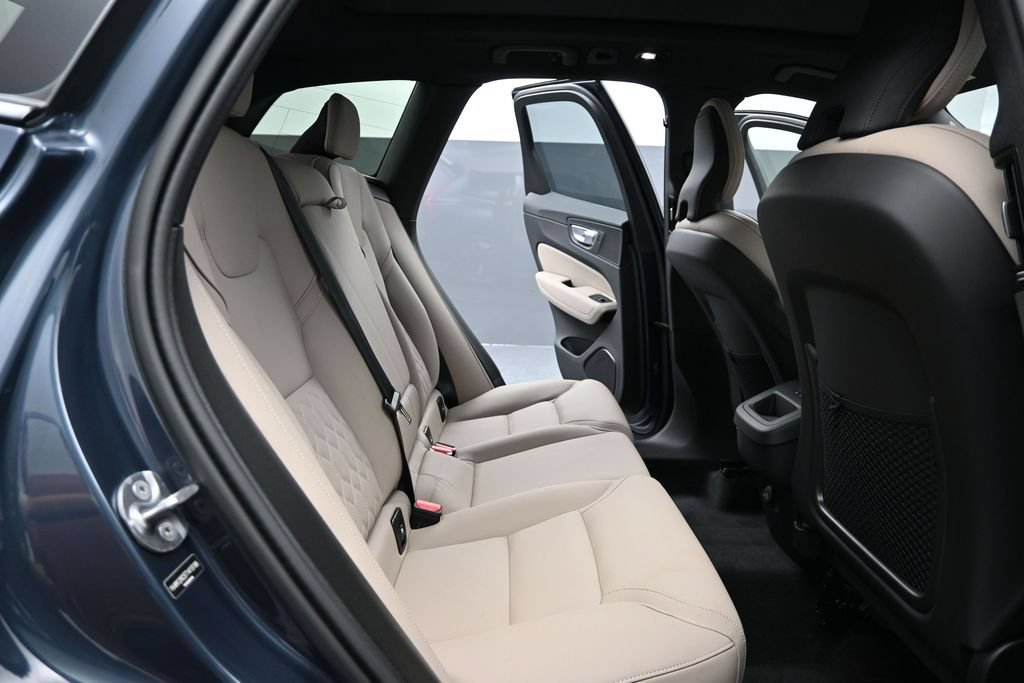 Used 2026 Volvo XC60 B5 Plus AWD/4WD image 17