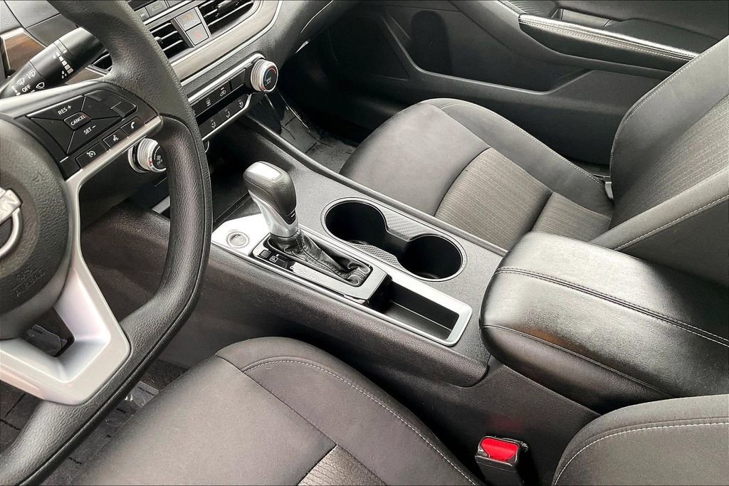 Used 2025 Nissan Altima 2.5 SV image 17
