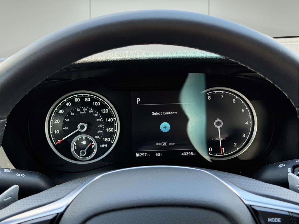 Used 2025 Genesis G70 2.5T image 10