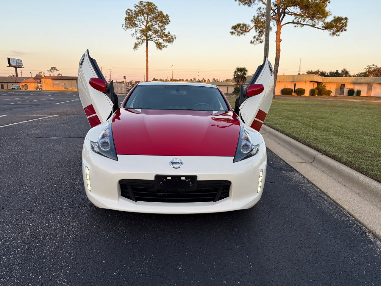 Used 2020 Nissan 370Z Coupe image 3