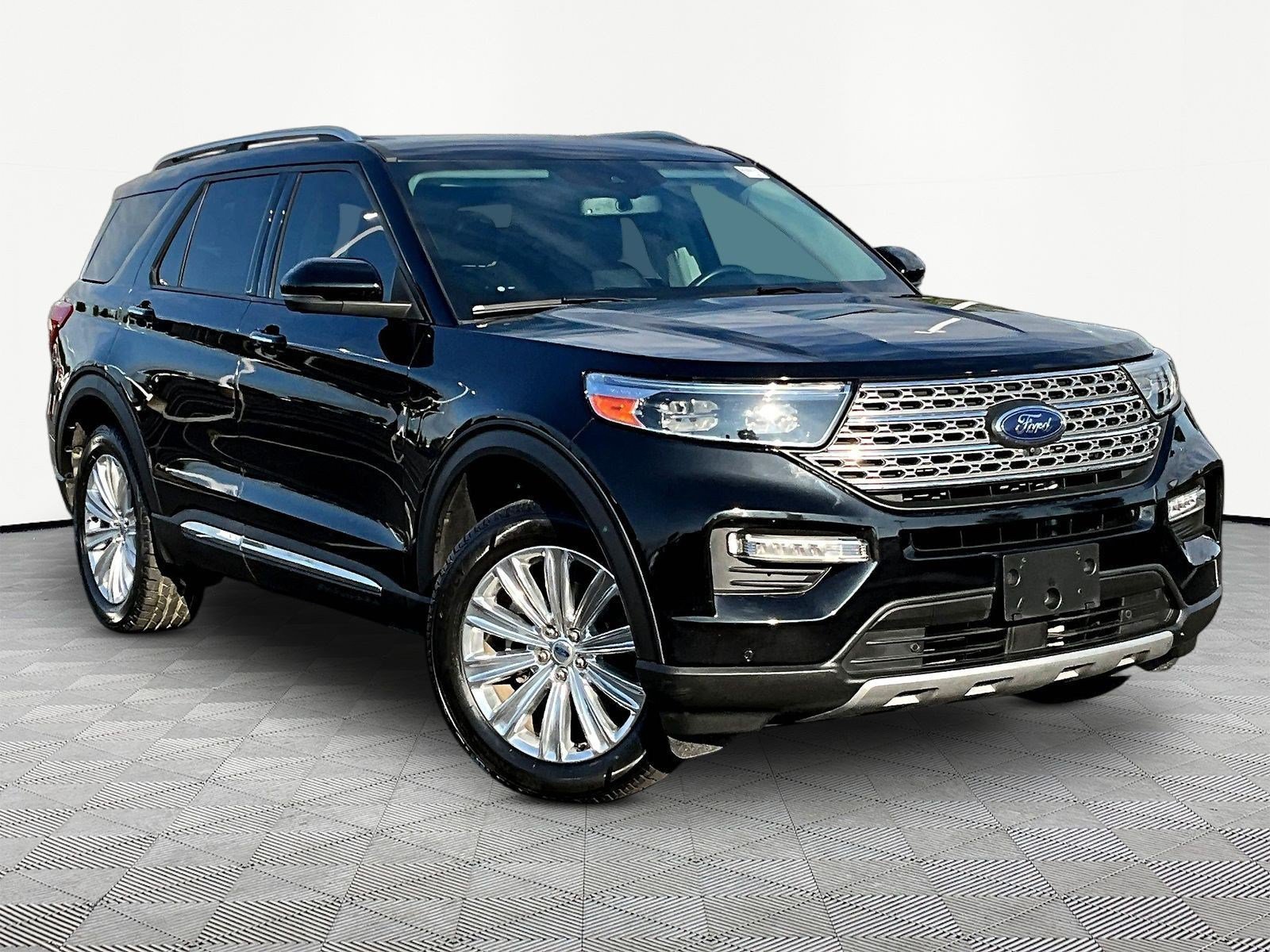 Used 2021 Ford Explorer Limited w/ Equipment Group 301A AWD/4WD image 3