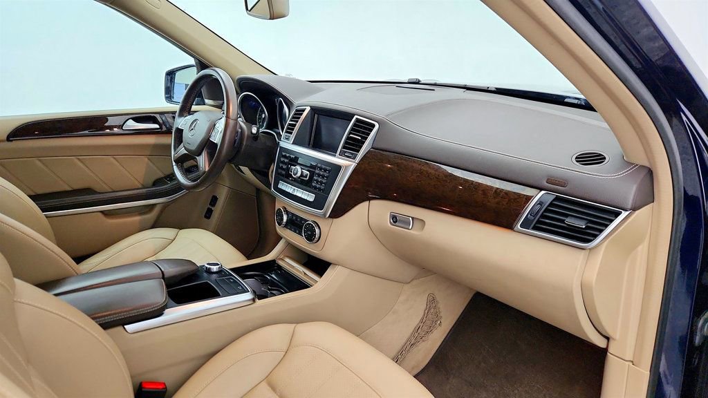 Used 2014 Mercedes-Benz GL 450 4MATIC w/ Lighting Package image 25