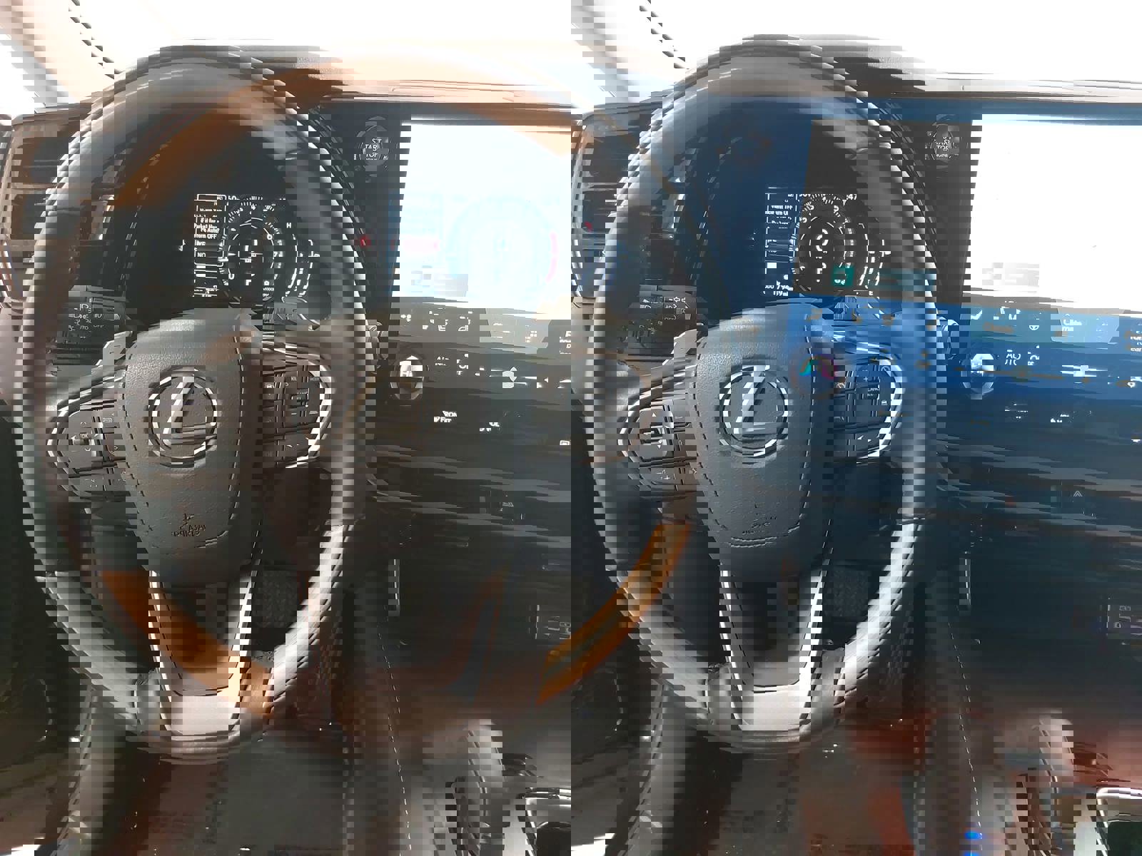 Used 2024 Lexus RX 350 Premium image 9