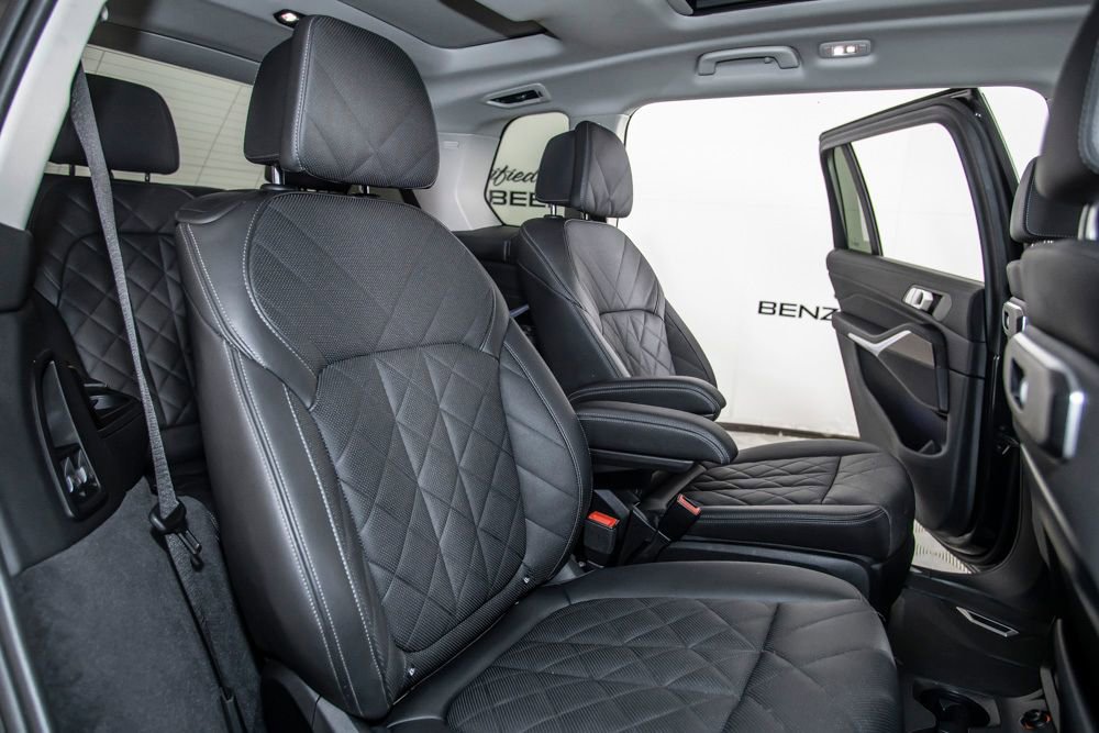 Used 2024 BMW X7 xDrive40i w/ Parking Assistance Package image 36