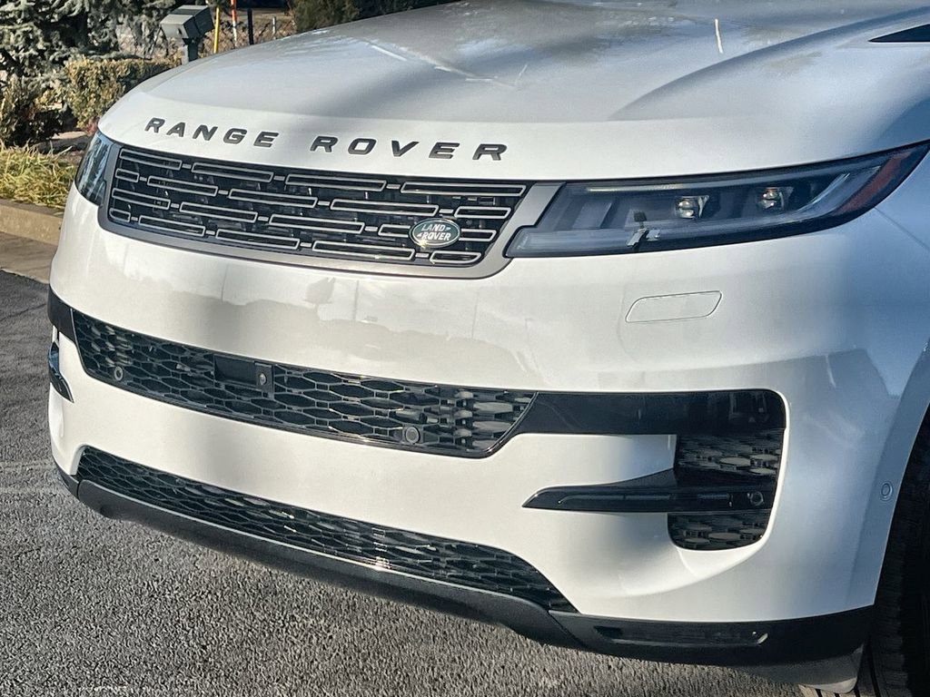 Used 2026 Land Rover Range Rover Sport SE AWD/4WD image 9
