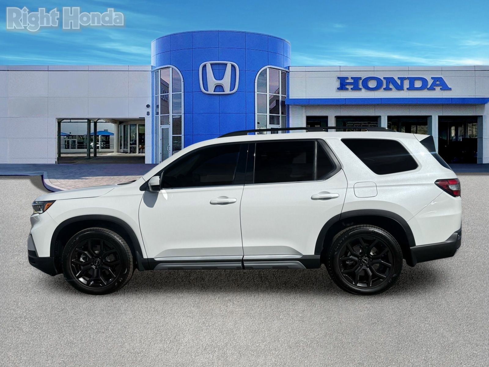 Certified 2025 Honda Pilot Touring image 3