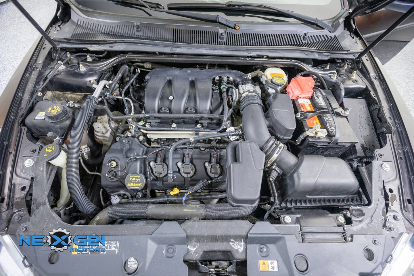 Used 2013 Ford Taurus SEL FWD image 48