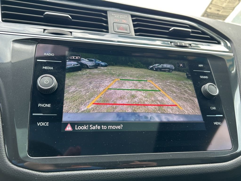 Used 2023 Volkswagen Tiguan SE image 33