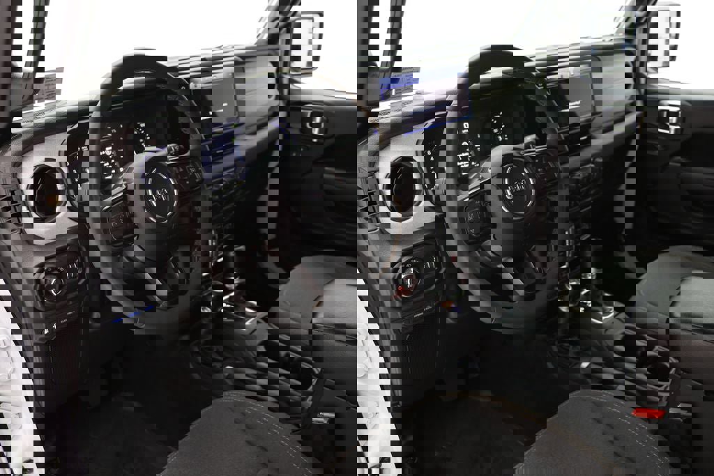 Used 2024 Jeep Wrangler Unlimited image 15