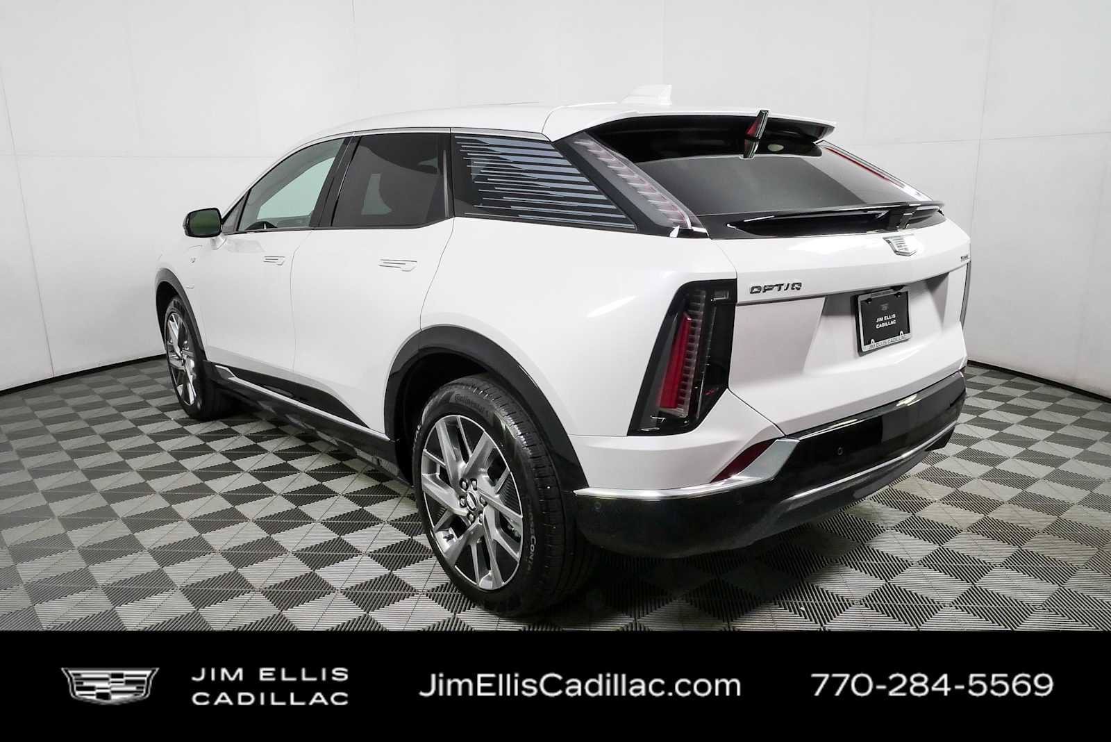 Certified 2025 Cadillac Optiq Luxury 2 w/ LPO, Floor Liner Package AWD/4WD image 28