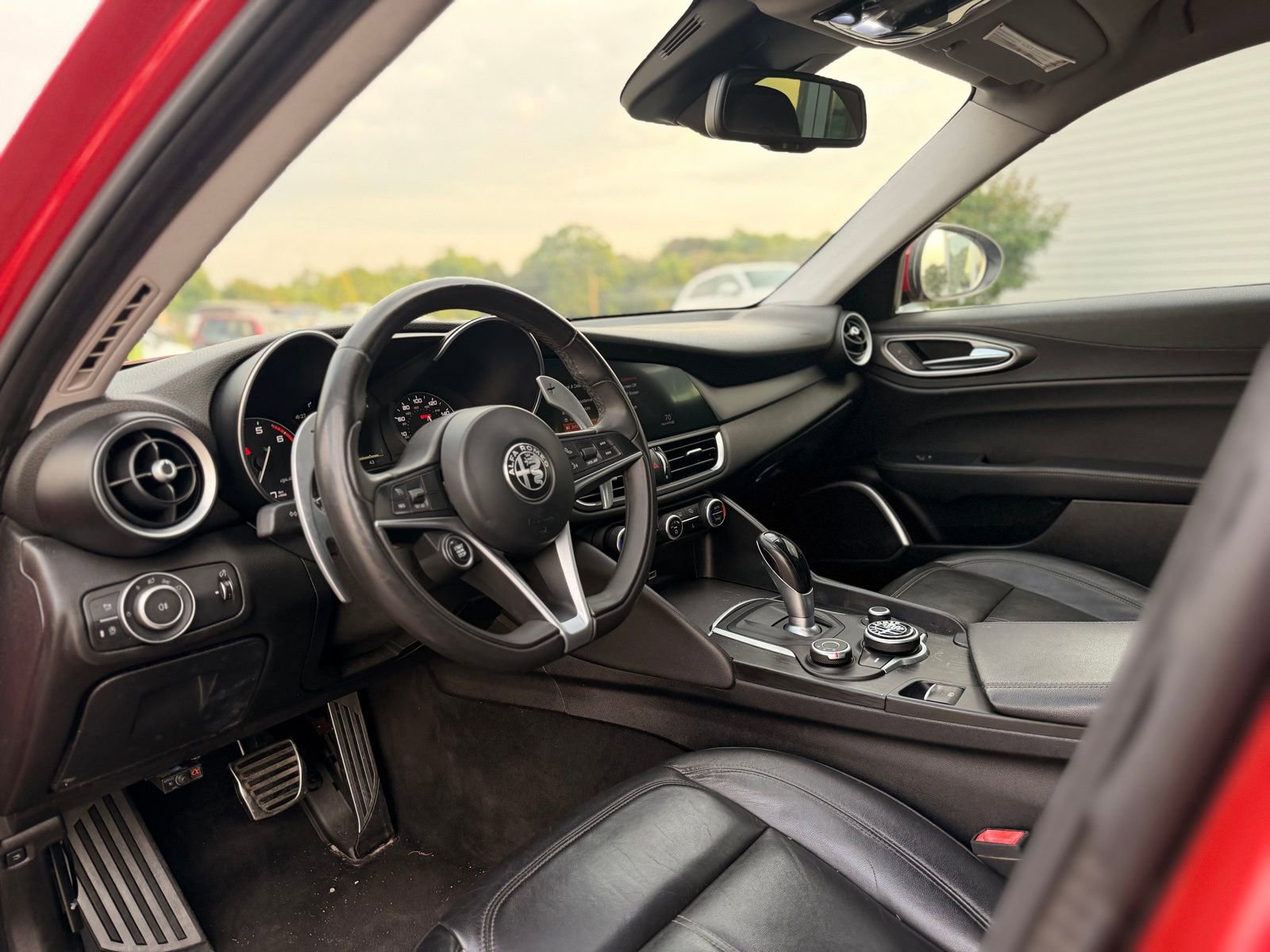 Used 2017 Alfa Romeo Giulia w/ Sport Appearance Package RWD image 10