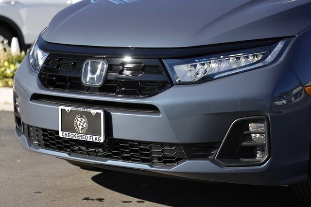 New 2026 Honda Odyssey Touring image 3