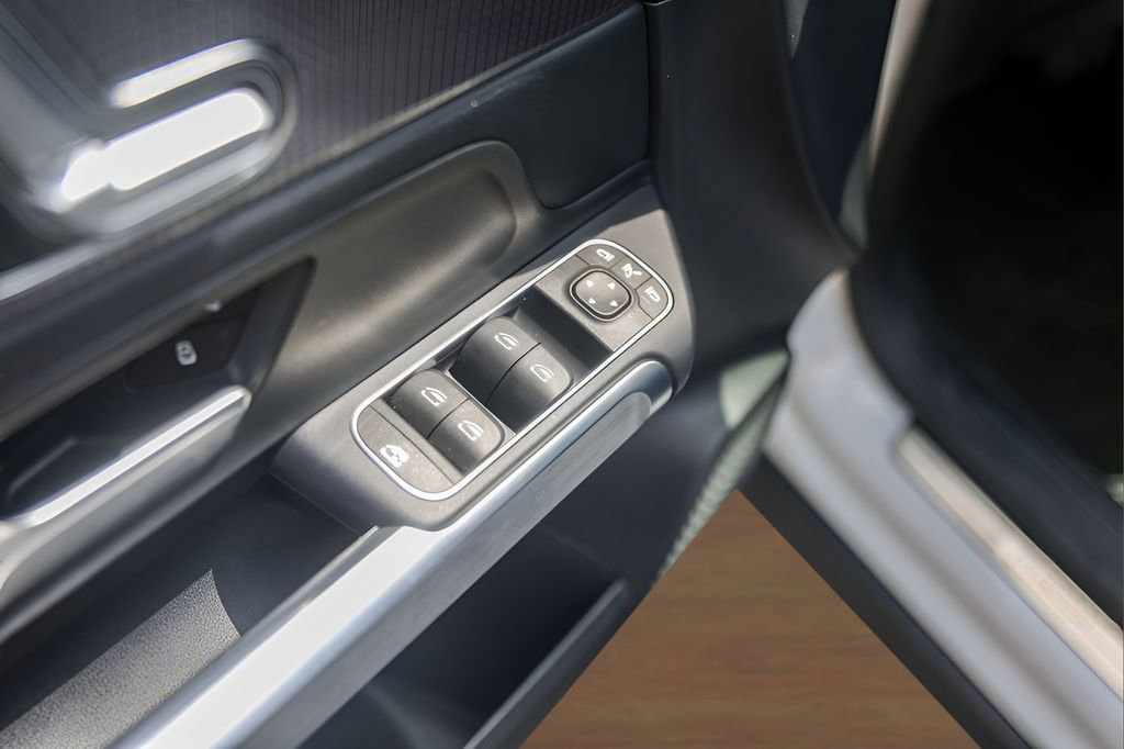 Used 2023 Mercedes-Benz EQB 350 4MATIC SUV image 23