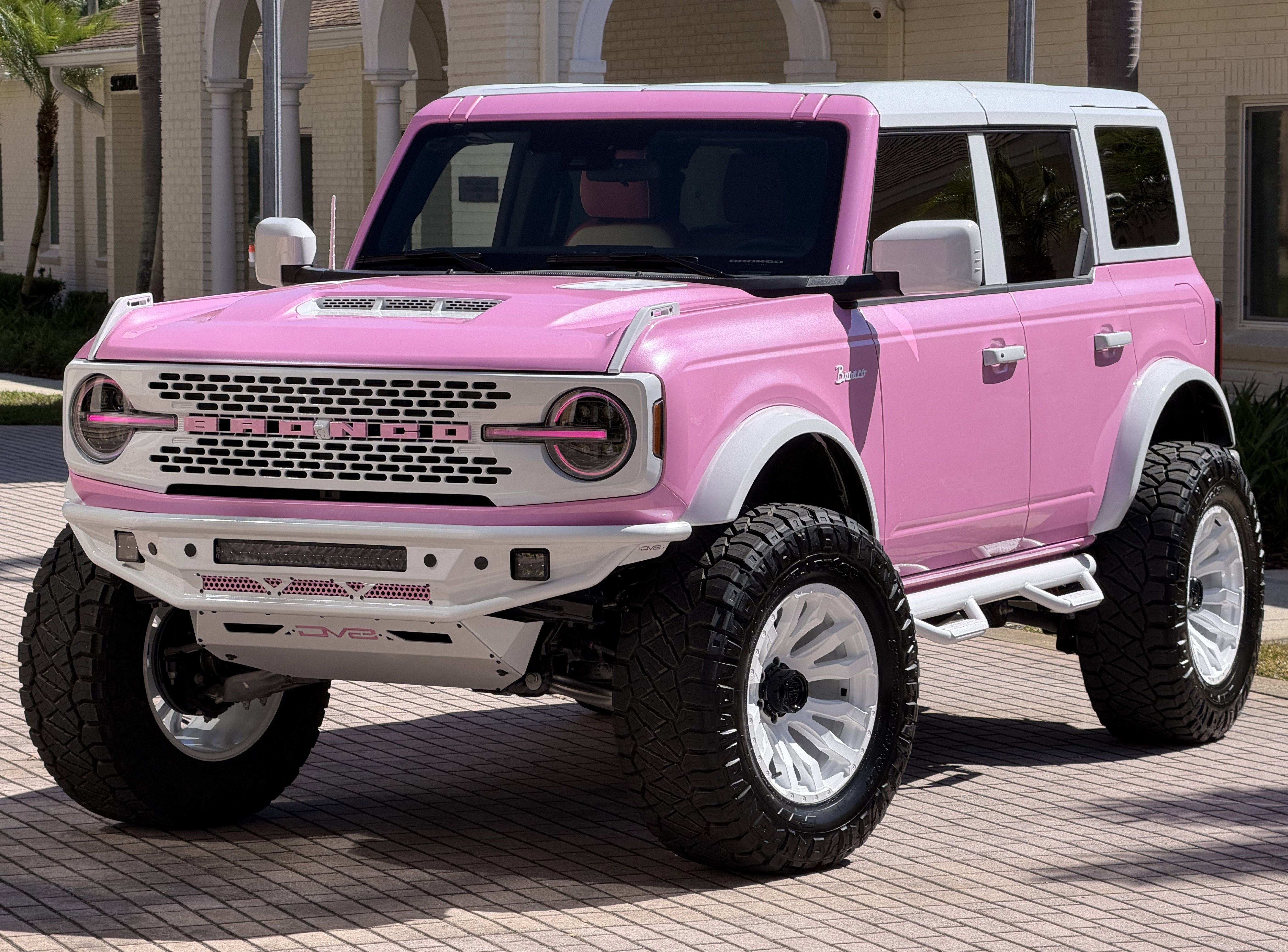 Used 2025 Ford Bronco Outer Banks AWD/4WD image 1