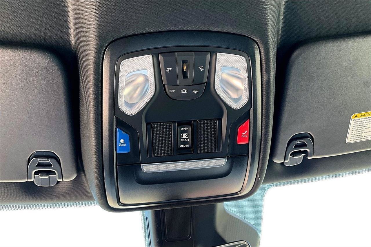 Used 2025 RAM 1500 Warlock AWD/4WD image 36