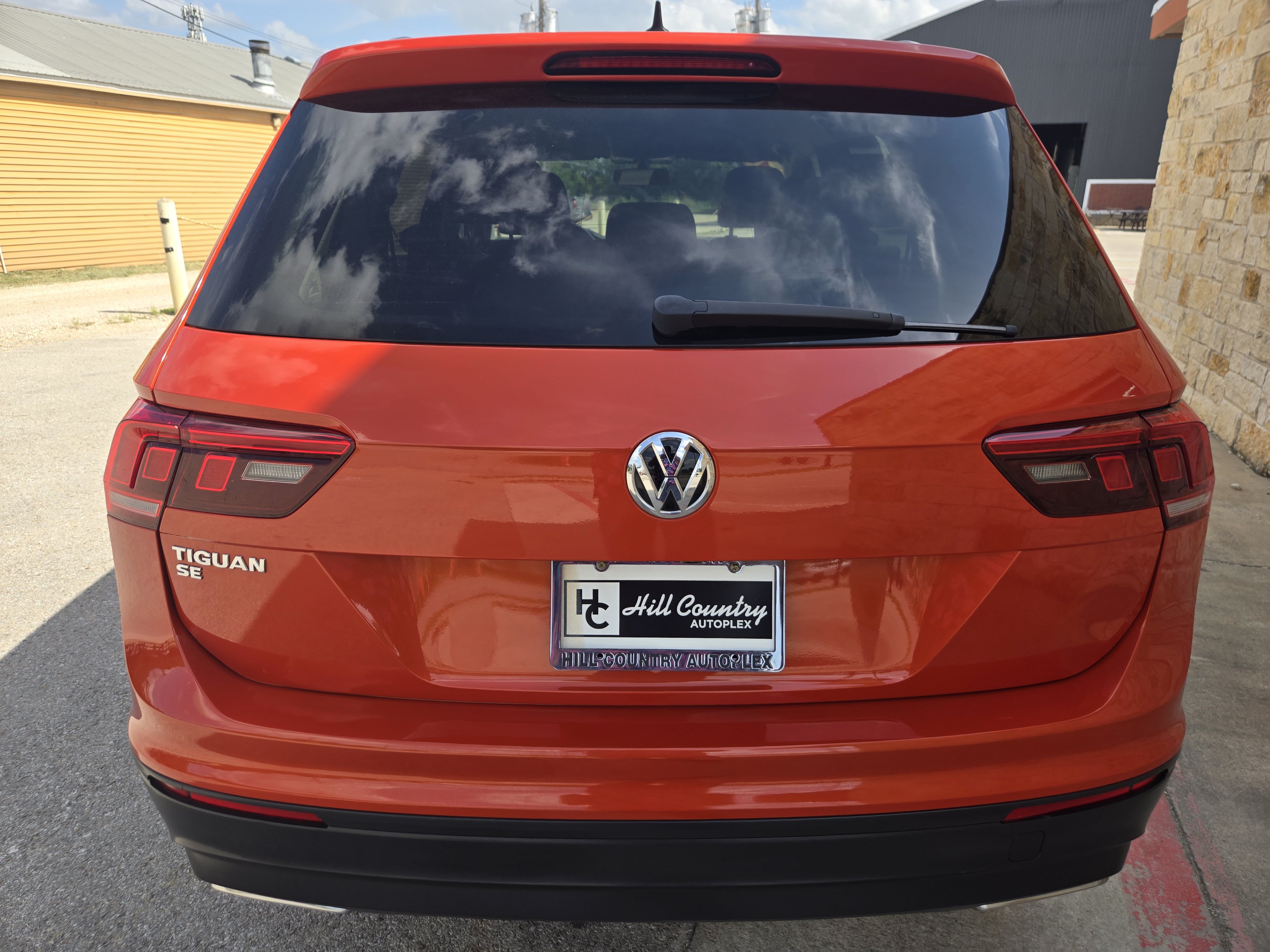 Used 2019 Volkswagen Tiguan SE FWD image 16