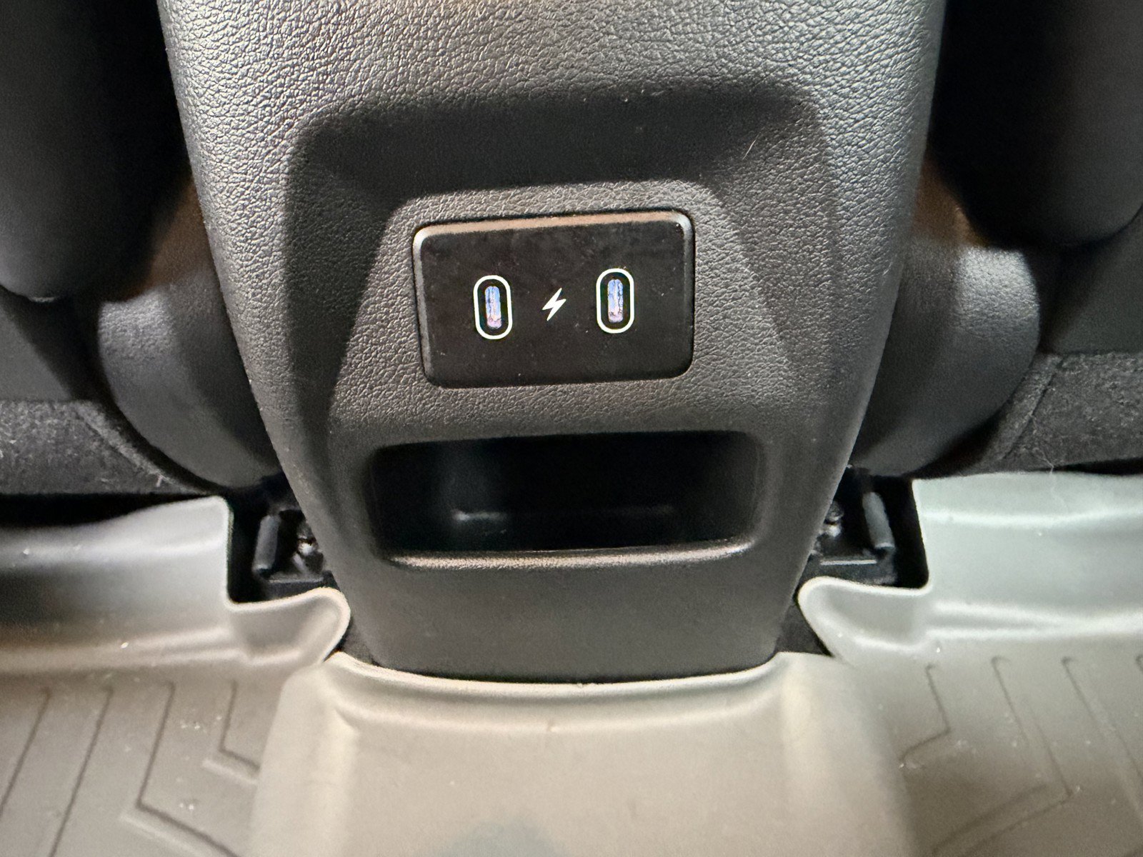 Used 2025 Hyundai Venue Limited FWD image 31
