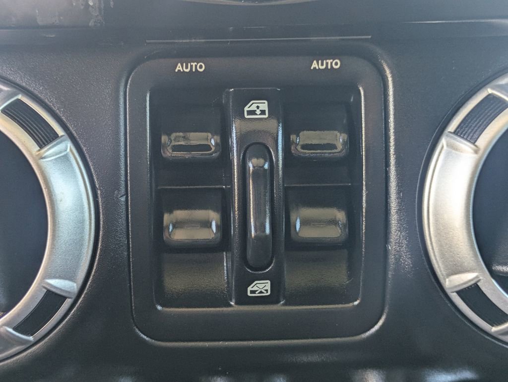 Used 2013 Jeep Wrangler Unlimited Sahara w/ Connectivity Group AWD/4WD image 24