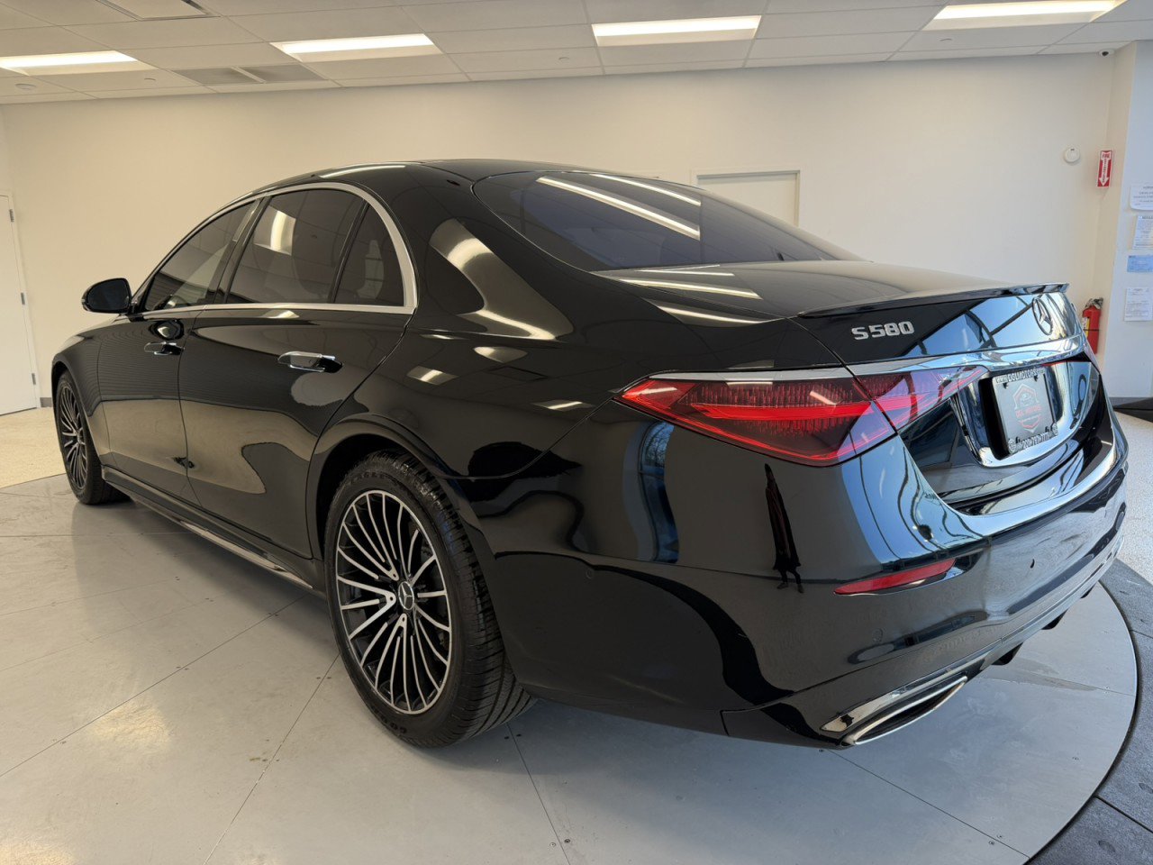 Used 2022 Mercedes-Benz S 580 4MATIC Sedan image 5