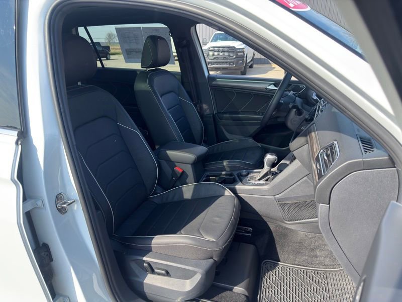 Used 2023 Volkswagen Tiguan SEL R-Line image 31