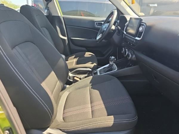 Used 2024 Hyundai Venue SEL FWD image 11