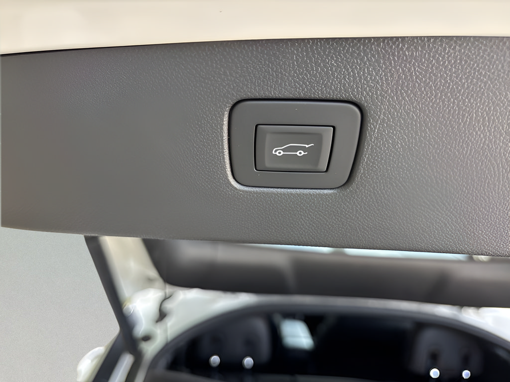 Used 2025 Buick Envista Avenir FWD image 40
