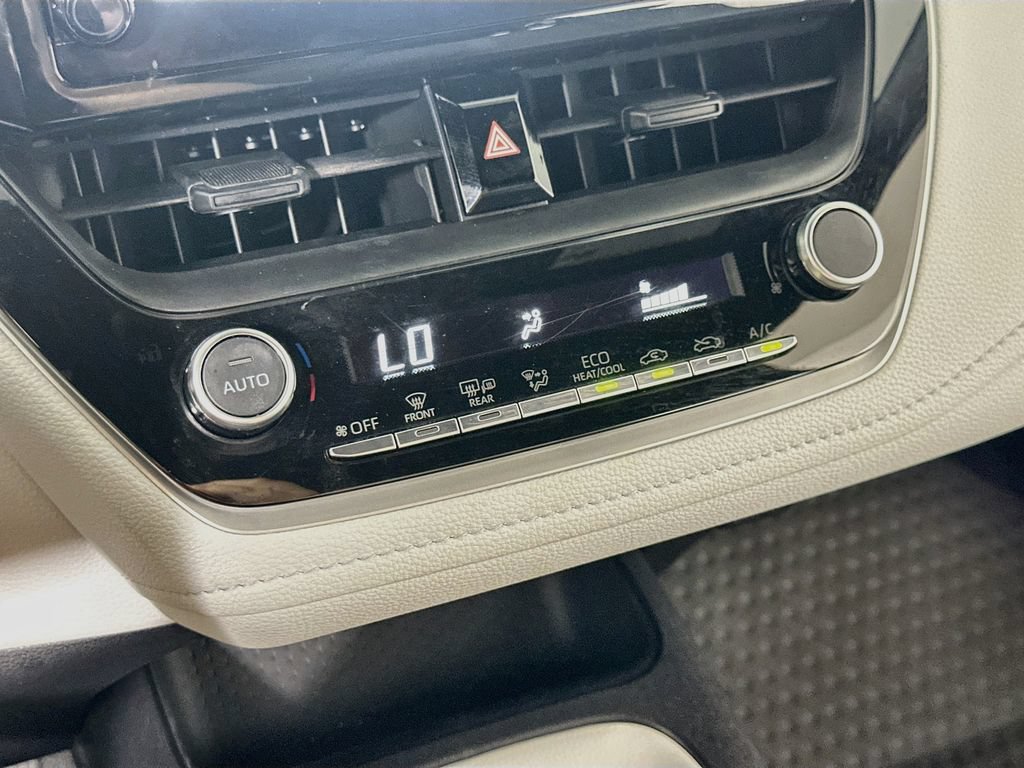 Used 2025 Toyota Corolla SE FWD image 27