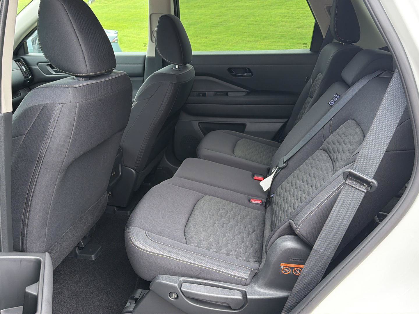 Used 2024 Nissan Pathfinder S FWD image 11
