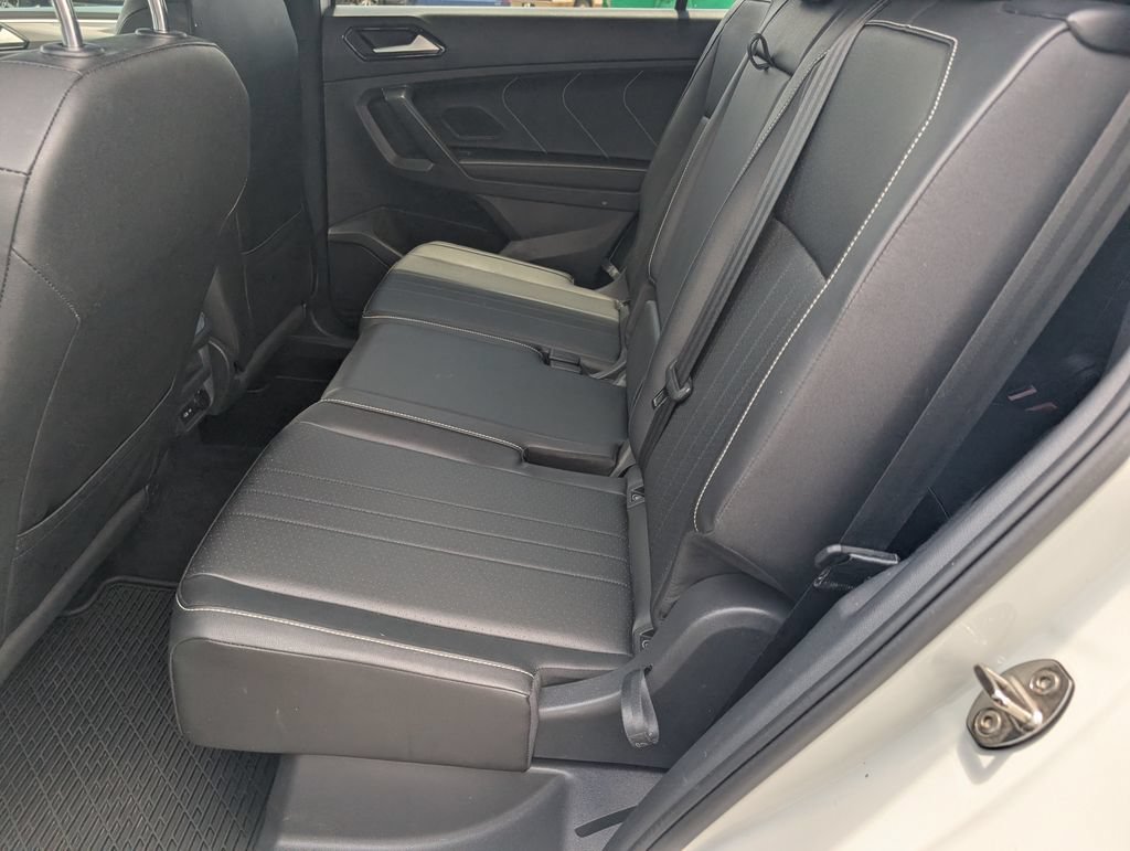 Used 2023 Volkswagen Tiguan SE R-Line FWD image 11