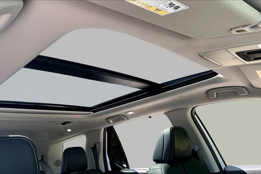 Certified 2025 Honda Pilot Touring image 22