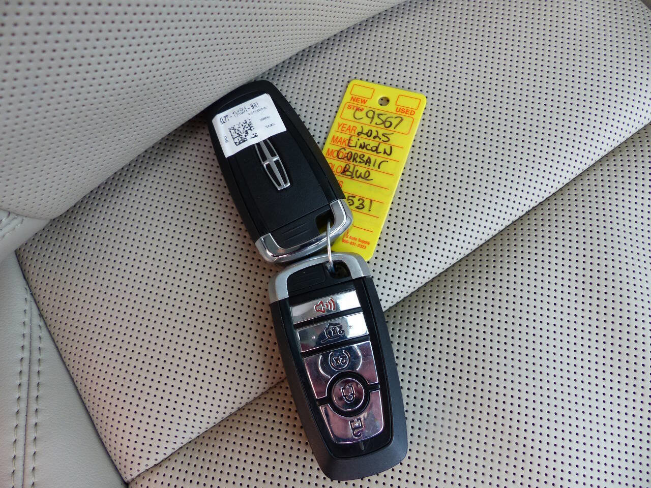 Used 2025 Lincoln Corsair Reserve w/ Equipment Group 202A image 45