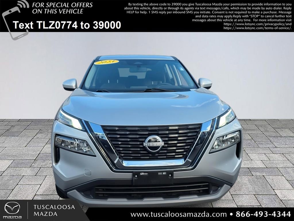 Used 2023 Nissan Rogue SV image 2