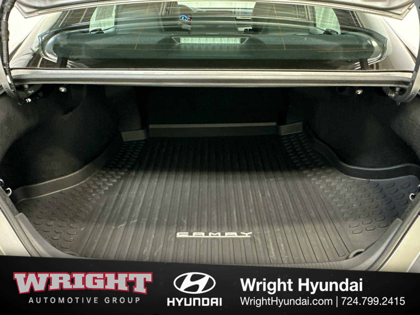 Used 2025 Toyota Camry SE w/ Convenience Package image 14