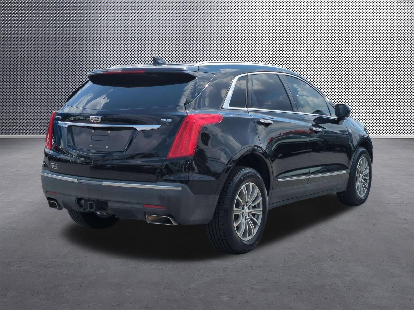 Certified 2018 Cadillac XT5 Luxury w/ Driver Awareness Package FWD image 5
