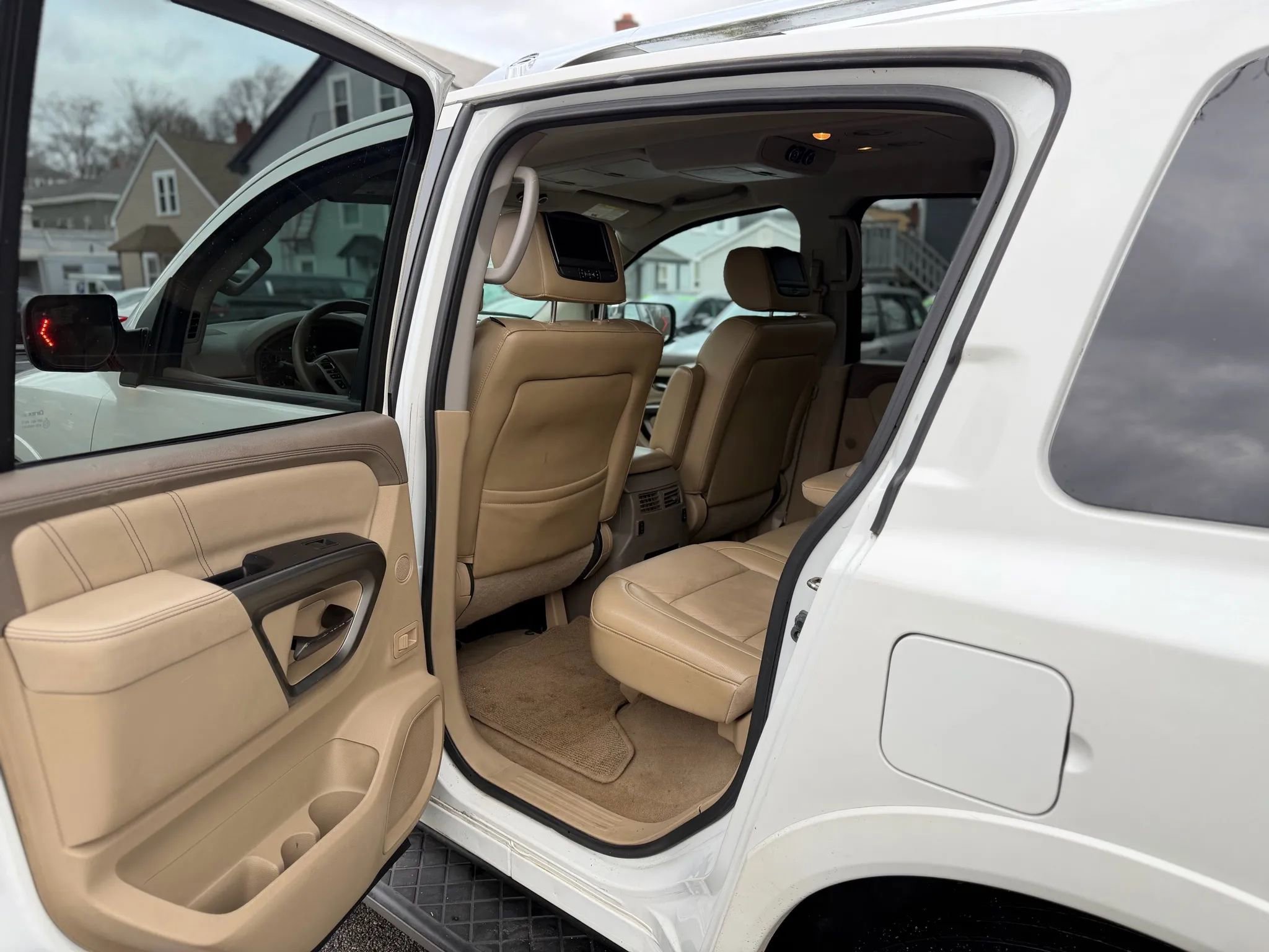 Used 2015 Nissan Armada Platinum image 15